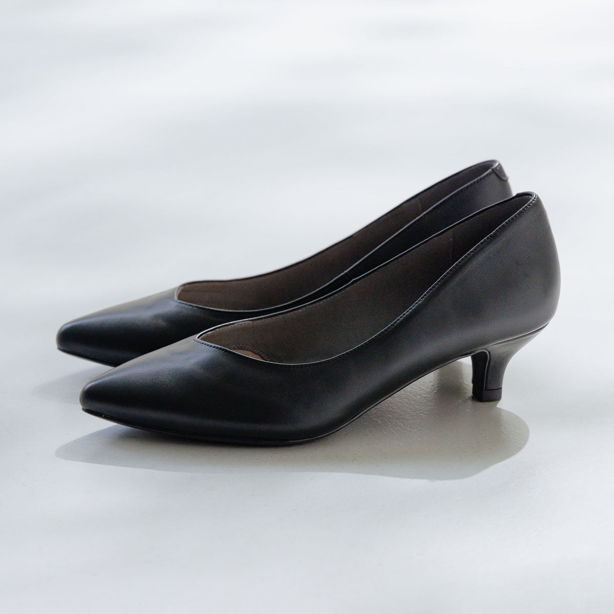 【WEB限定デザイン/再入荷】アシンメトリーポインテッドトゥパンプス/640002