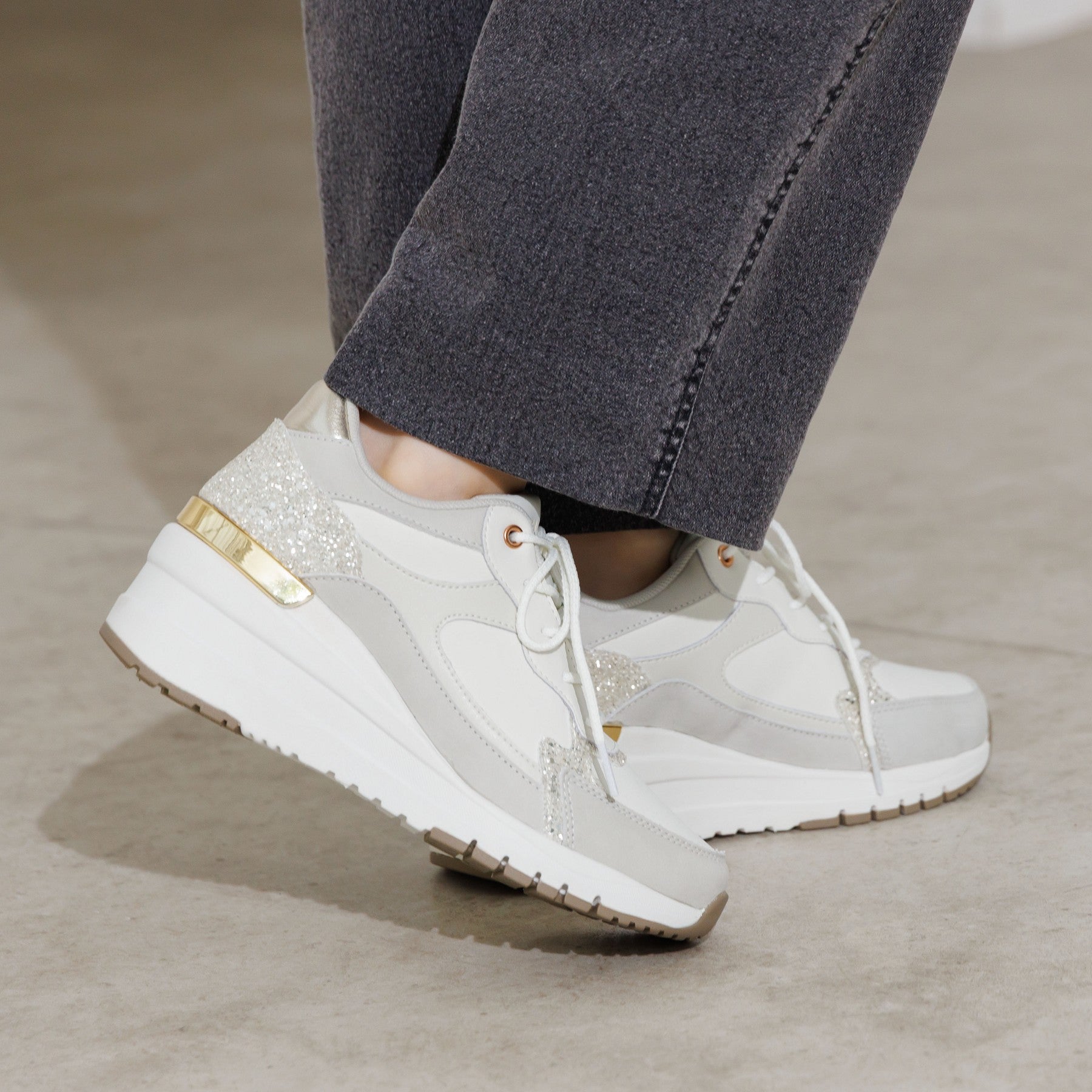 【26SS/WEB限定】6cm美脚ヒールアップスニーカー/640014