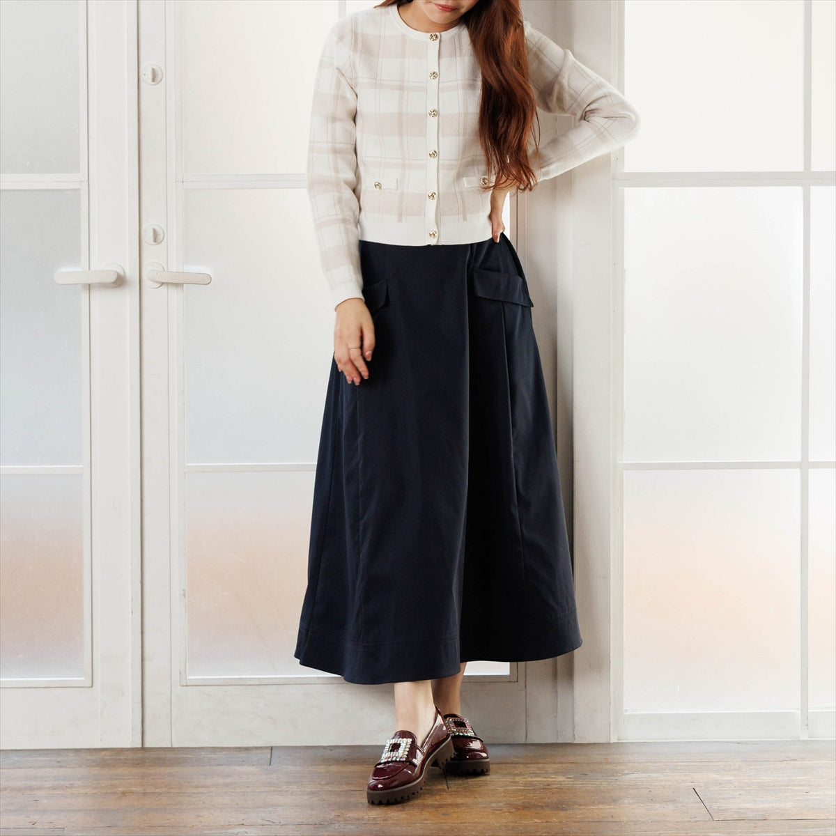《予約/9月下旬入荷予定》【26AW】ビジューバックルトラックソールローファー/564303