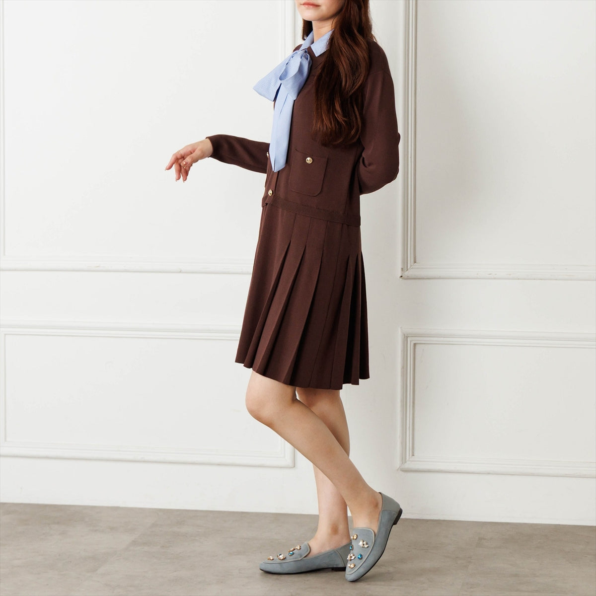 《予約/9月中旬入荷予定》【26AW】ビジューモチーフバブーシュローファー/564305