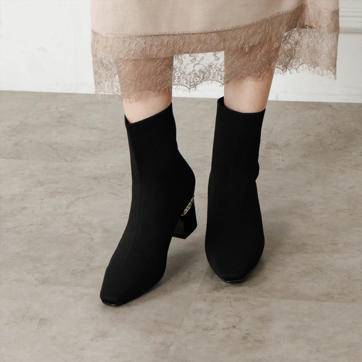 《予約/11月上旬入荷予定》【26AW】パールヒールニットショートブーツ/564405