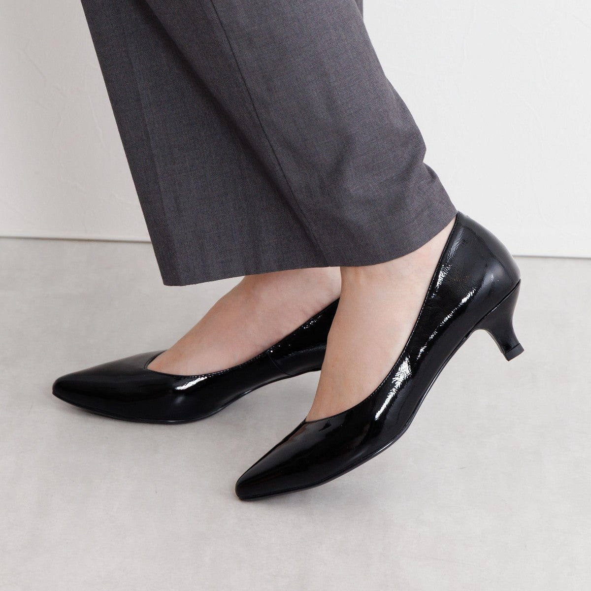 【WEB限定デザイン/再入荷】アシンメトリーポインテッドトゥパンプス/640002