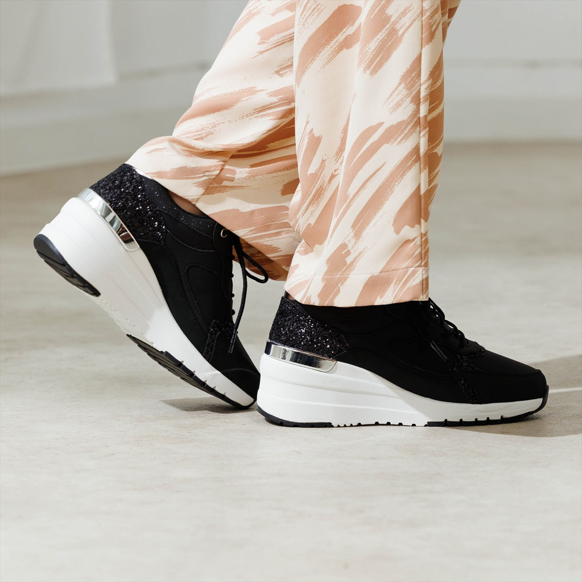 【26SS/WEB限定】6cm美脚ヒールアップスニーカー/640014