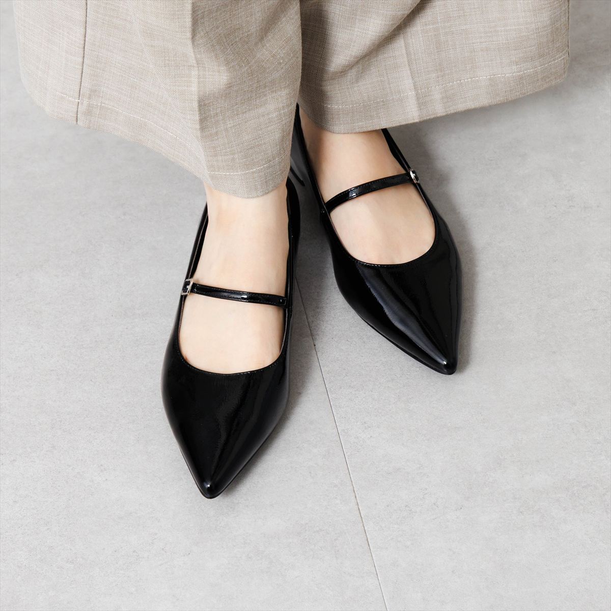 【26AW/WEB限定デザイン】配色ヒールストラップフラットパンプス/640016
