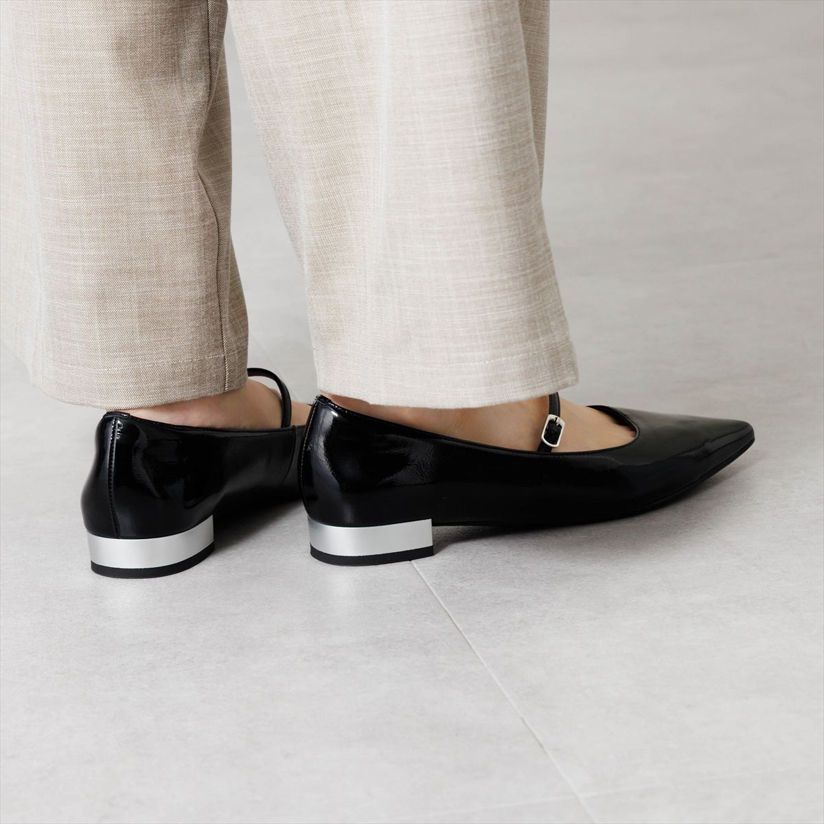 【26AW/WEB限定デザイン】配色ヒールストラップフラットパンプス/640016