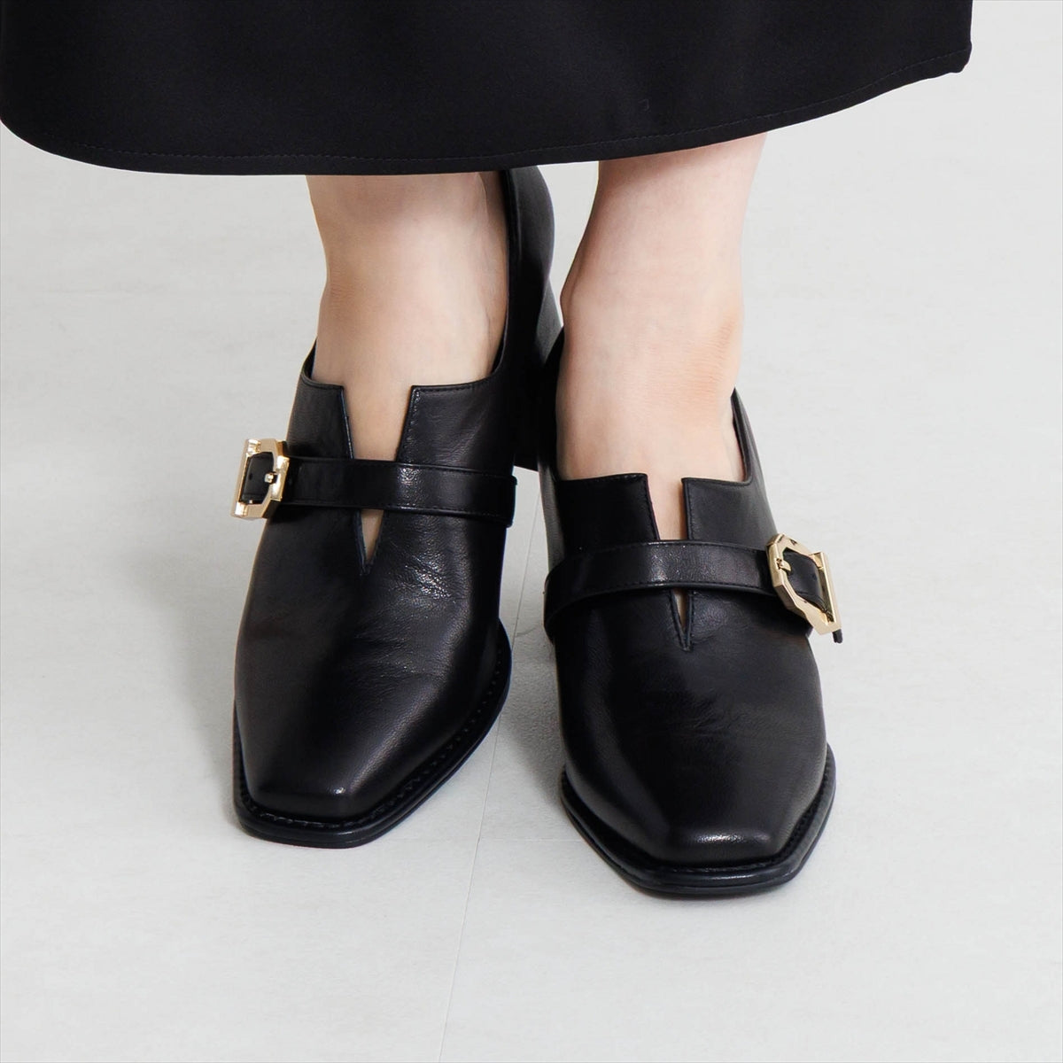 《予約/10月中旬入荷予定》【26AW/WEB限定デザイン】スクエアトゥベルトデザインシューズ/640017