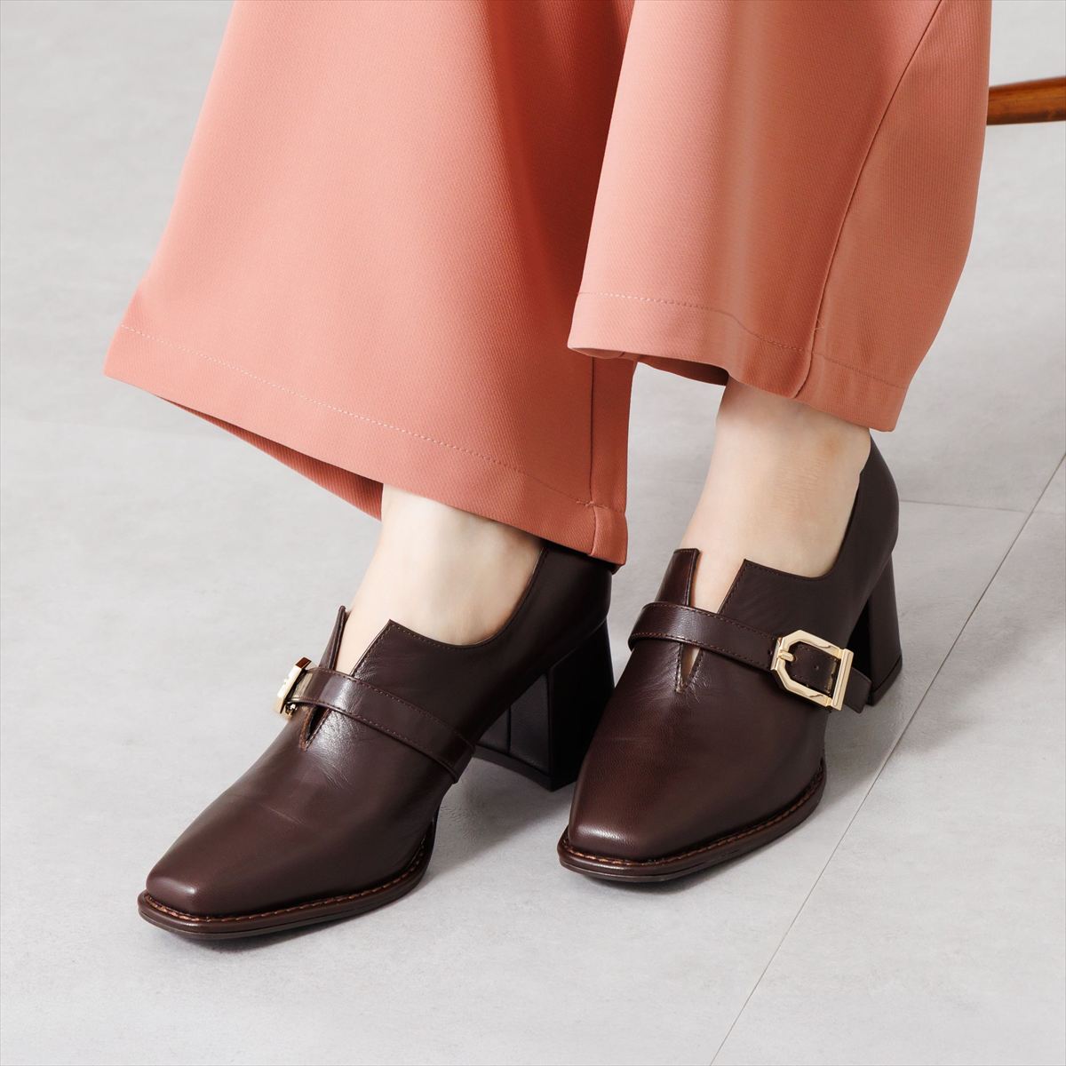 《予約/10月中旬入荷予定》【26AW/WEB限定デザイン】スクエアトゥベルトデザインシューズ/640017
