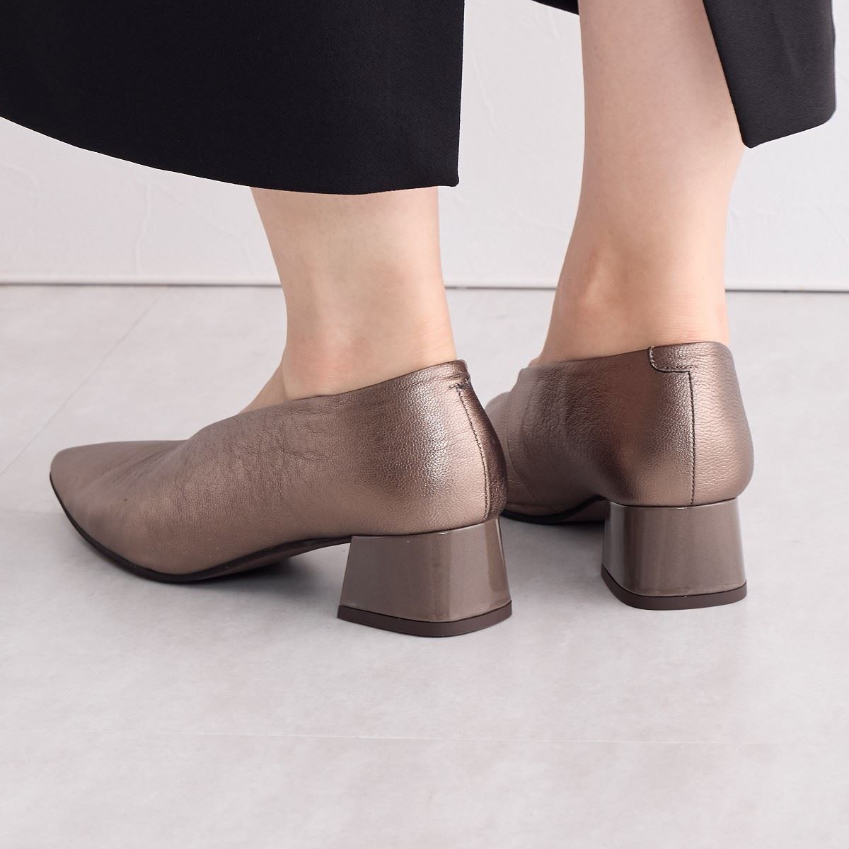 【SALE】Vカットブロックヒールパンプス/641309