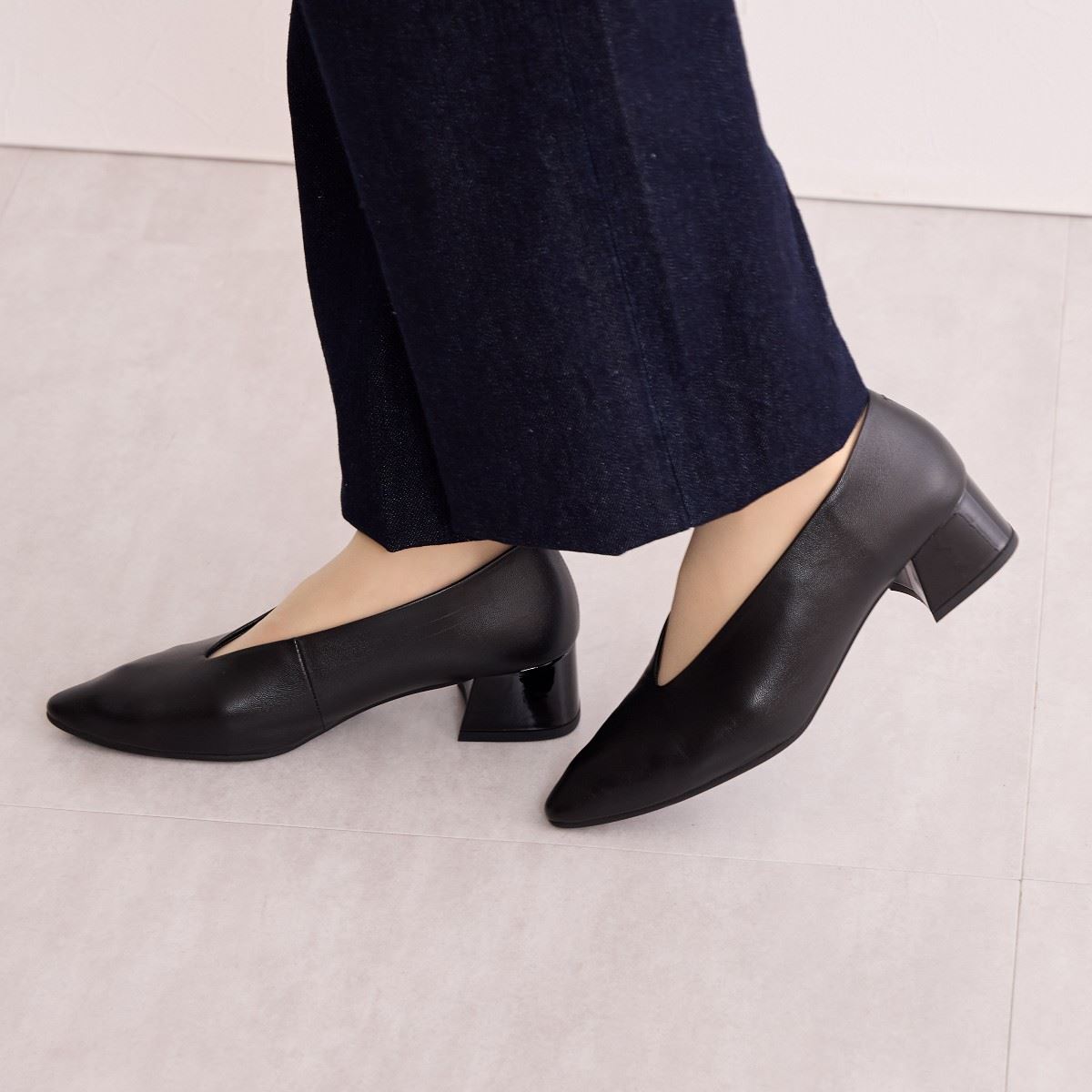 【SALE】Vカットブロックヒールパンプス/641309