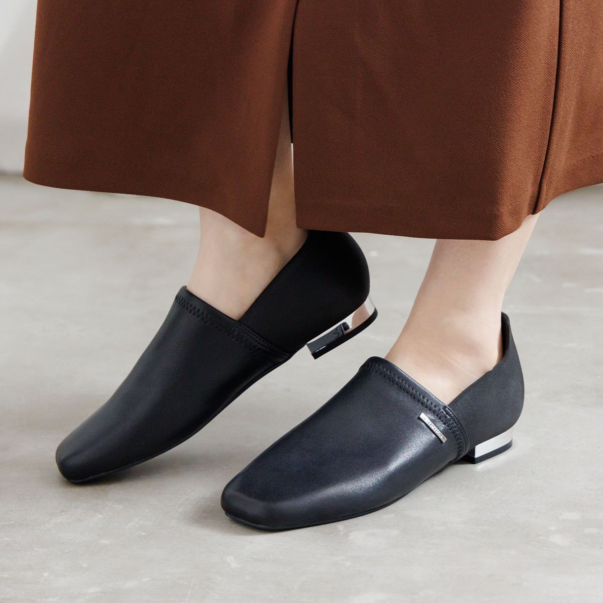 【オンラインショップ限定カラー入荷/瞬間フィット】ハンズフリーストレッチレザーパンプス/661118
