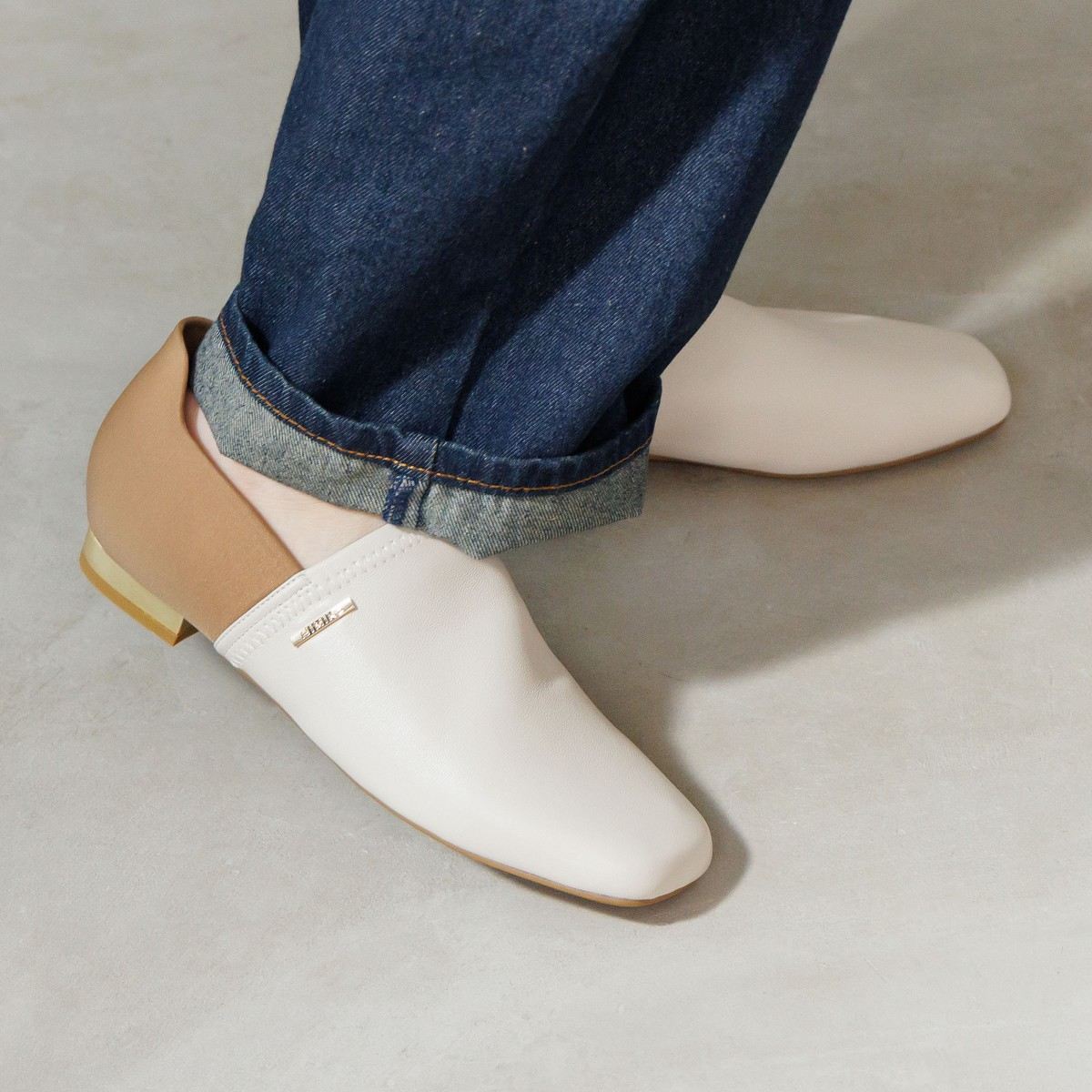 【オンラインショップ限定カラー入荷/瞬間フィット】ハンズフリーストレッチレザーパンプス/661118