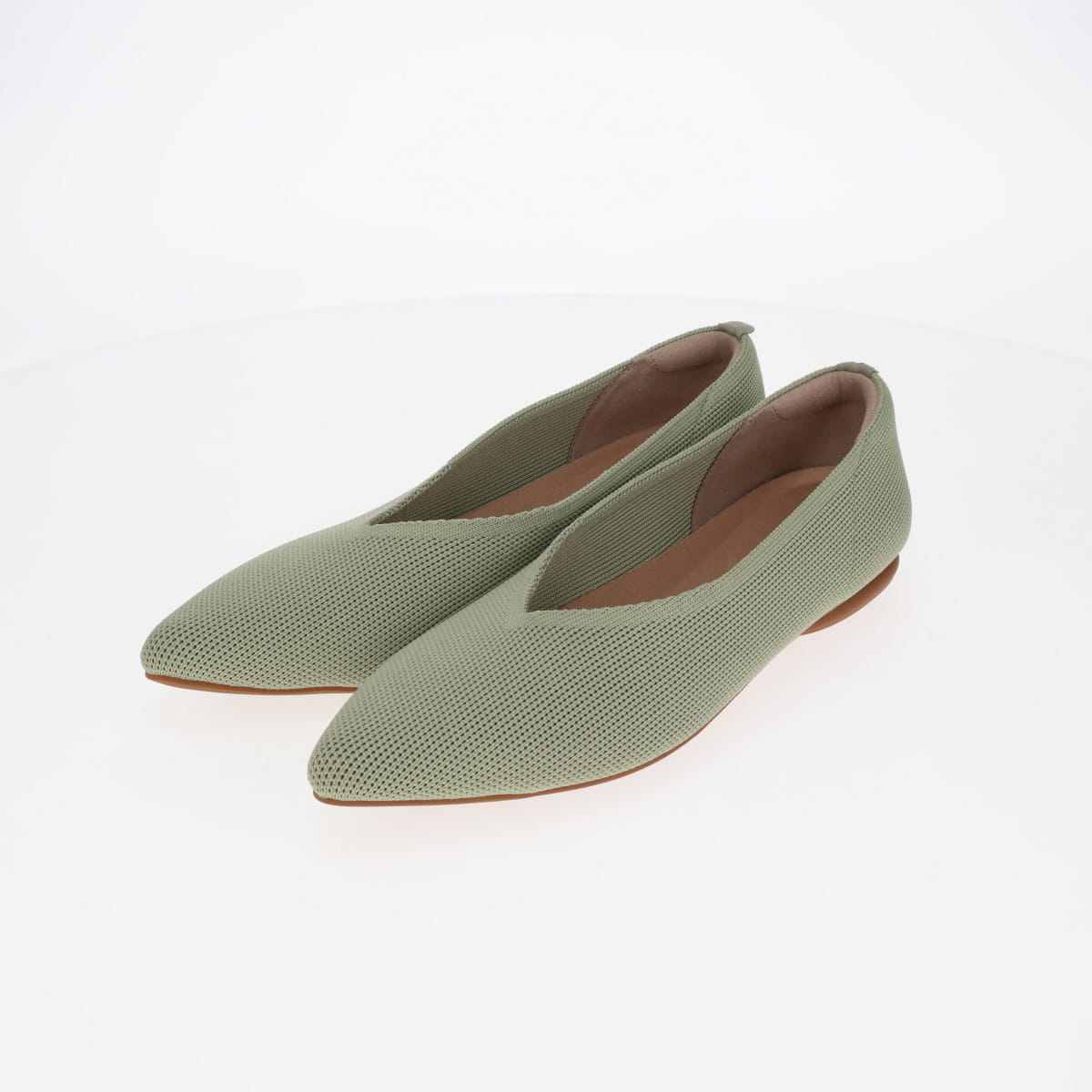 《一部予約/6月下旬入荷予定》【26SS】洗えるVカットニットパンプス/661122