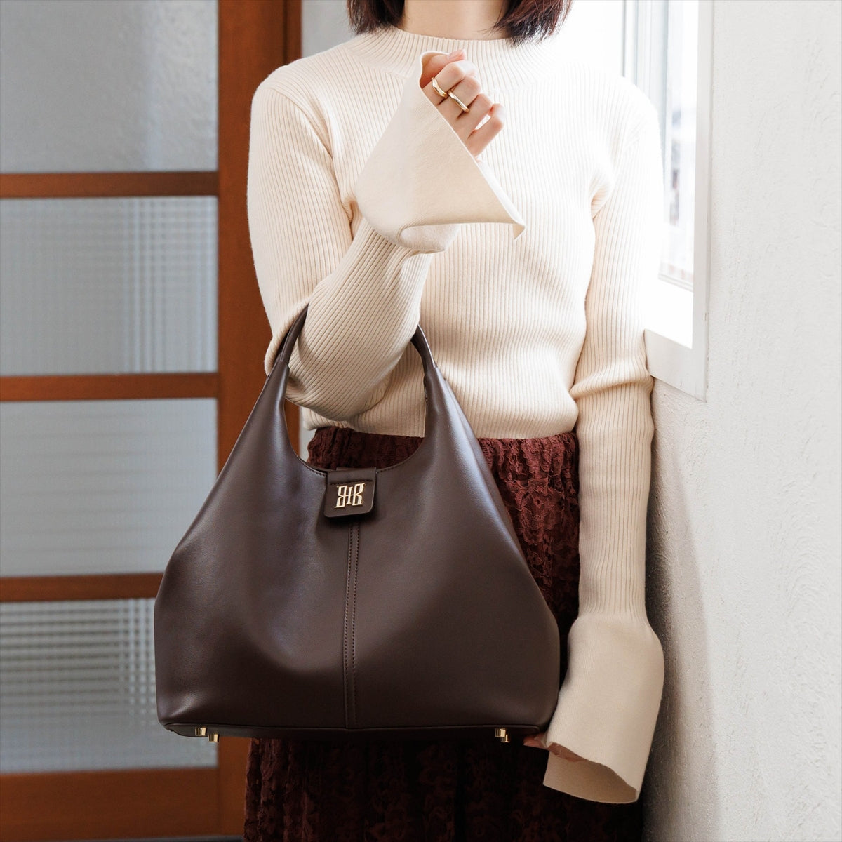 《一部予約/10月中旬入荷予定》【26AW新色追加】シグネチャートートバッグ/661180
