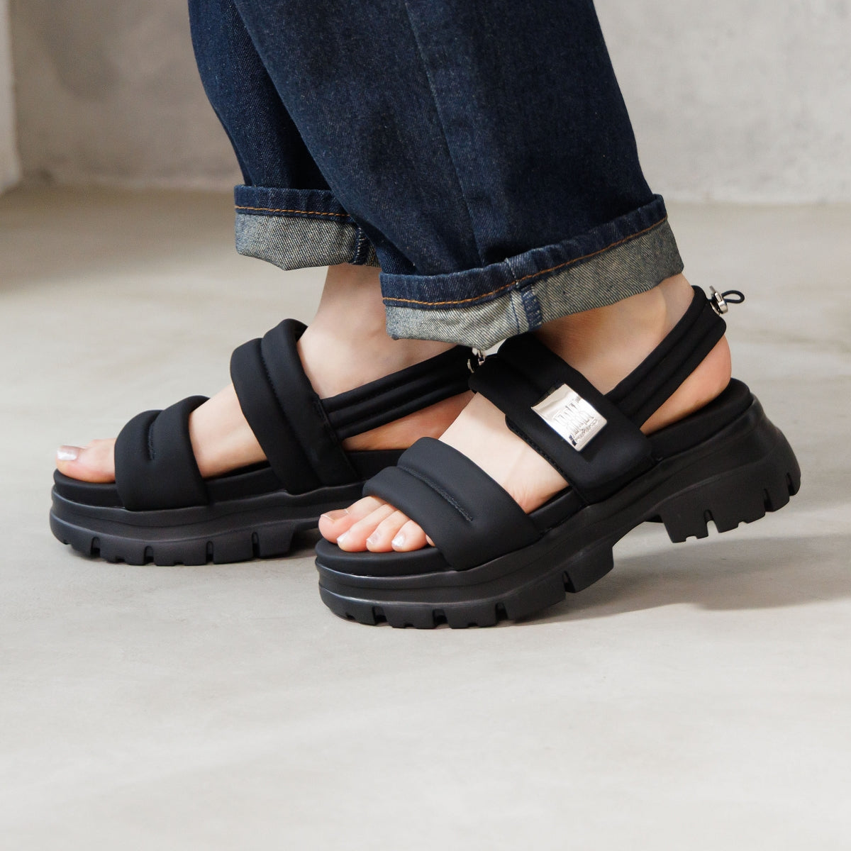 《一部予約/6月下旬入荷予定》【26SS/再入荷】厚底パデットサンダル/661201