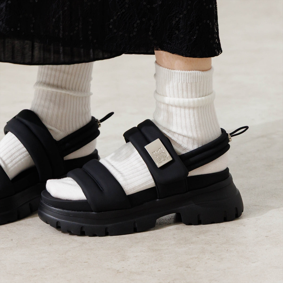 《一部予約/6月下旬入荷予定》【26SS/再入荷】厚底パデットサンダル/661201