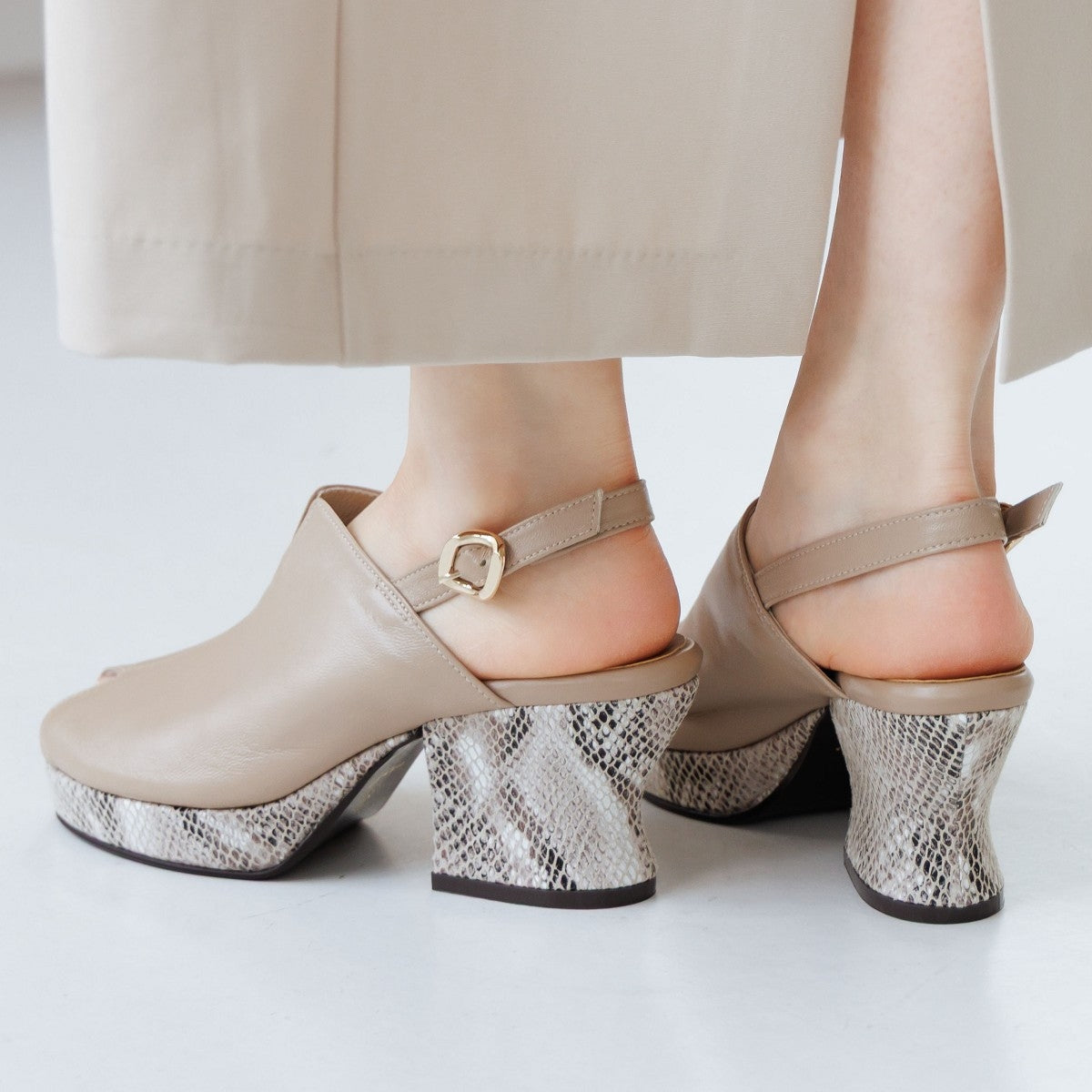 【26SS】ピープトゥカバードサンダル/661206