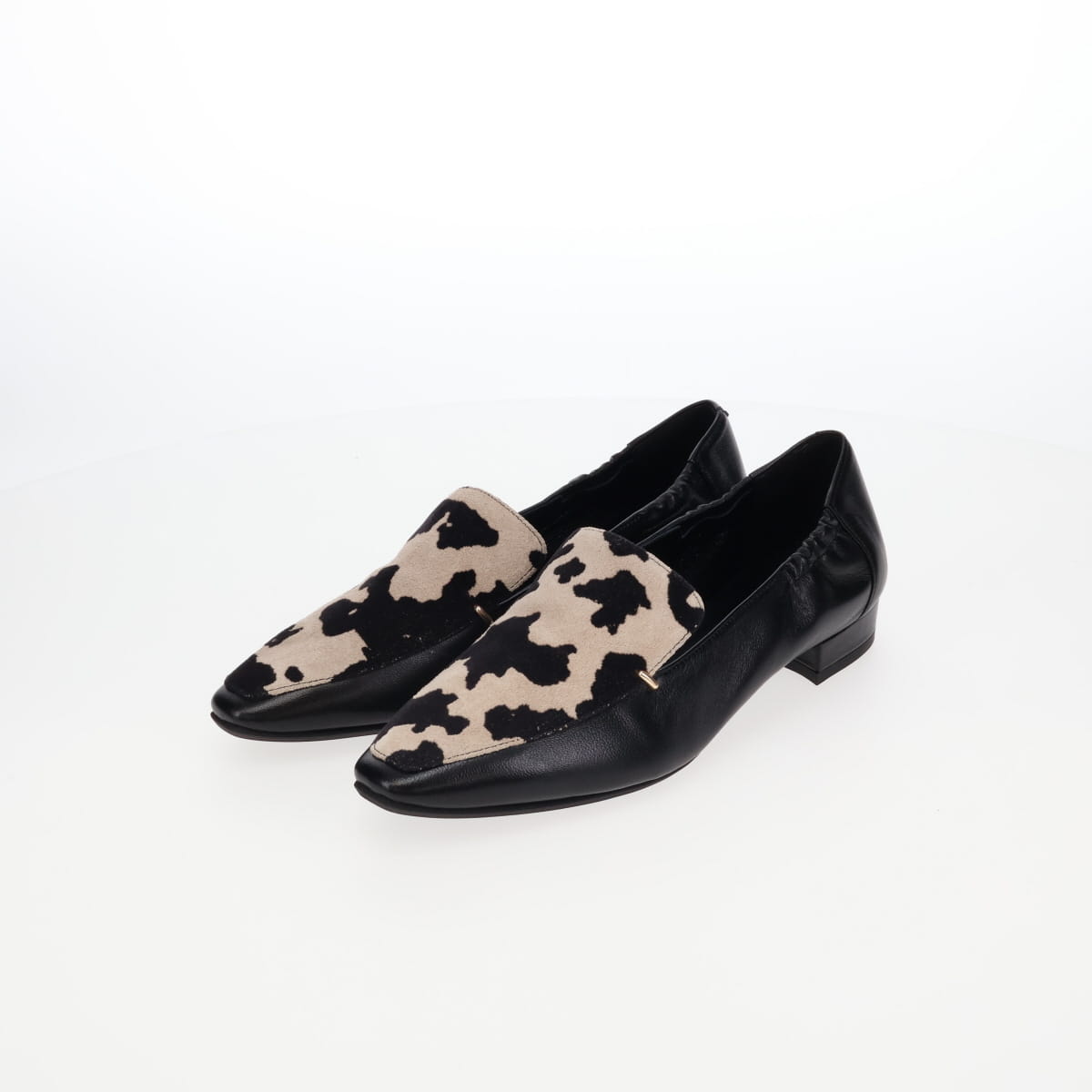 【26AW】カカトシャーリングメタルポイントローファー/661305