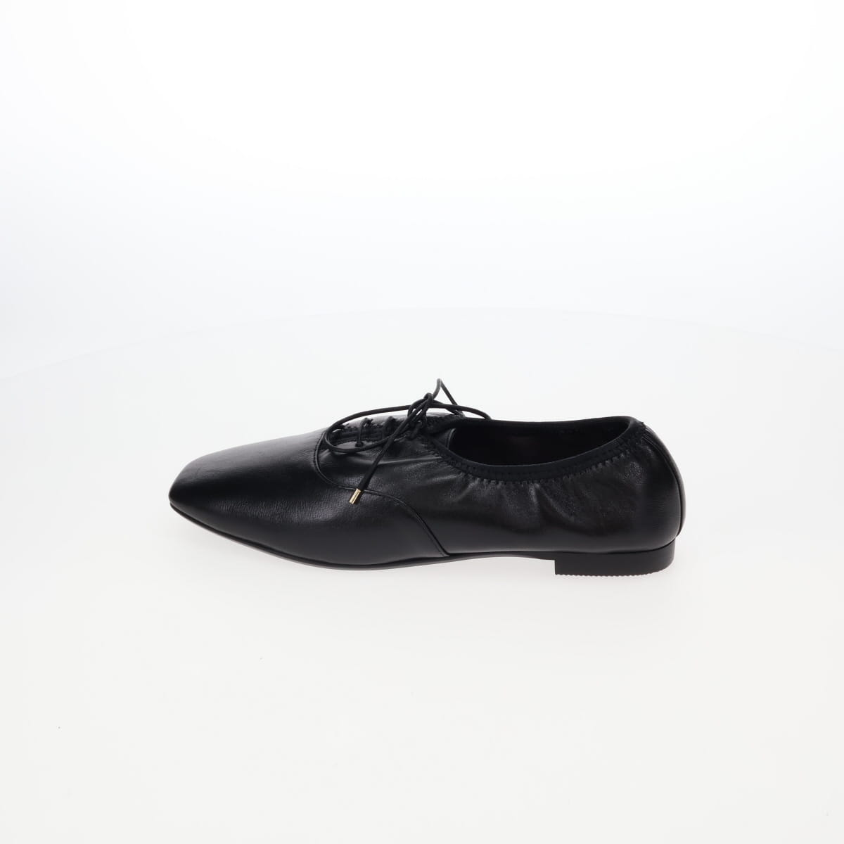 《予約/10月上旬入荷予定》【26AW】スクエアトゥレースアップフラットシューズ/661316