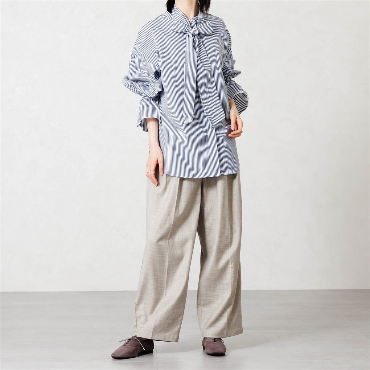 《予約/10月上旬入荷予定》【26AW】スクエアトゥレースアップフラットシューズ/661316