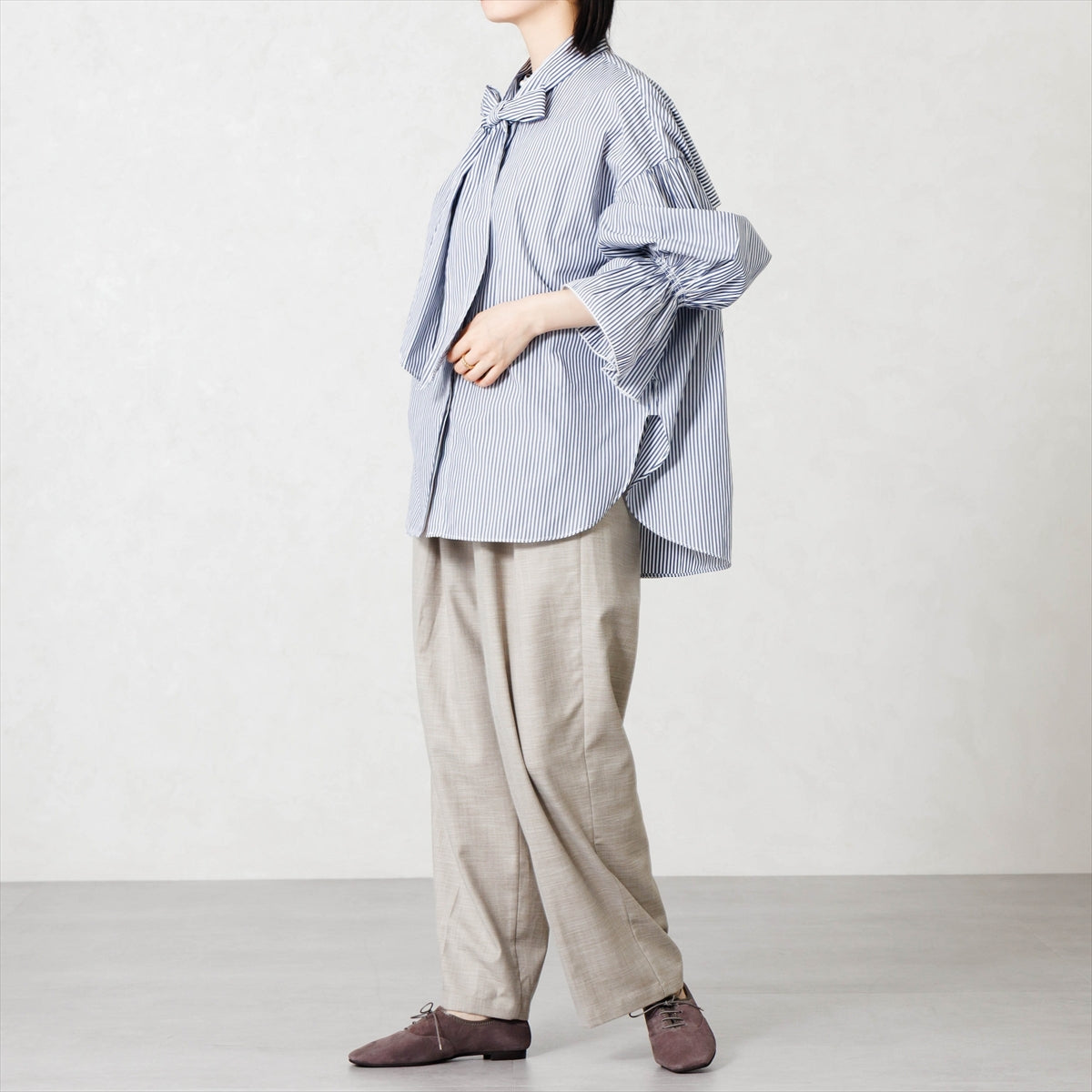 《予約/10月上旬入荷予定》【26AW】スクエアトゥレースアップフラットシューズ/661316