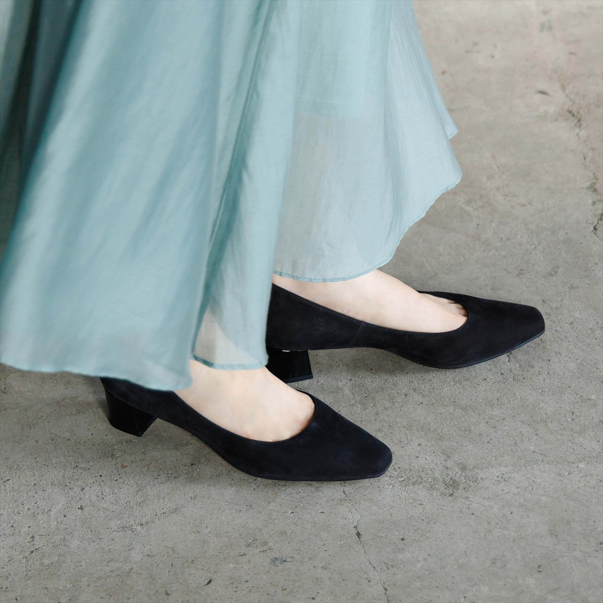 【26AW】4cmヒールスクエアトゥパンプス/661326