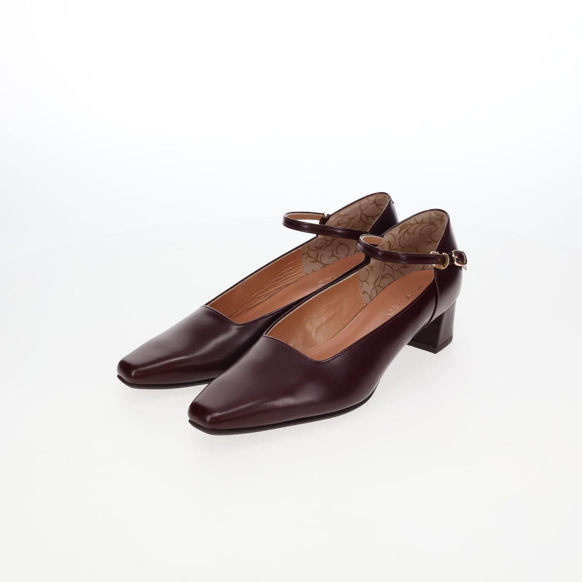 《予約/9月中旬入荷予定》【26AW】スクエアカットアンクルストラップパンプス/661328
