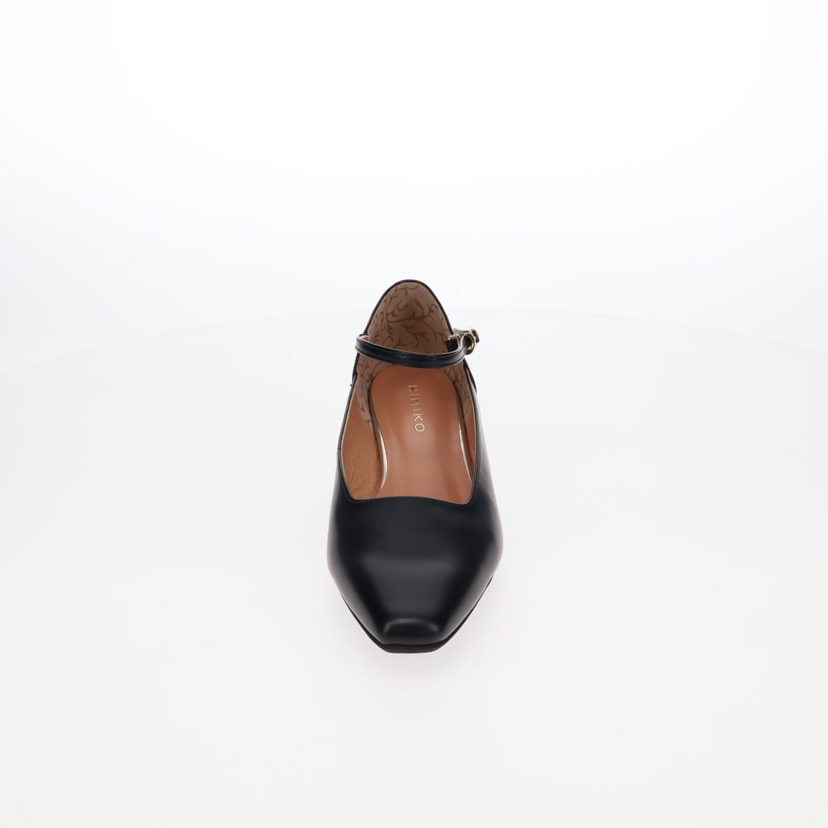 《予約/9月中旬入荷予定》【26AW】スクエアカットアンクルストラップパンプス/661328