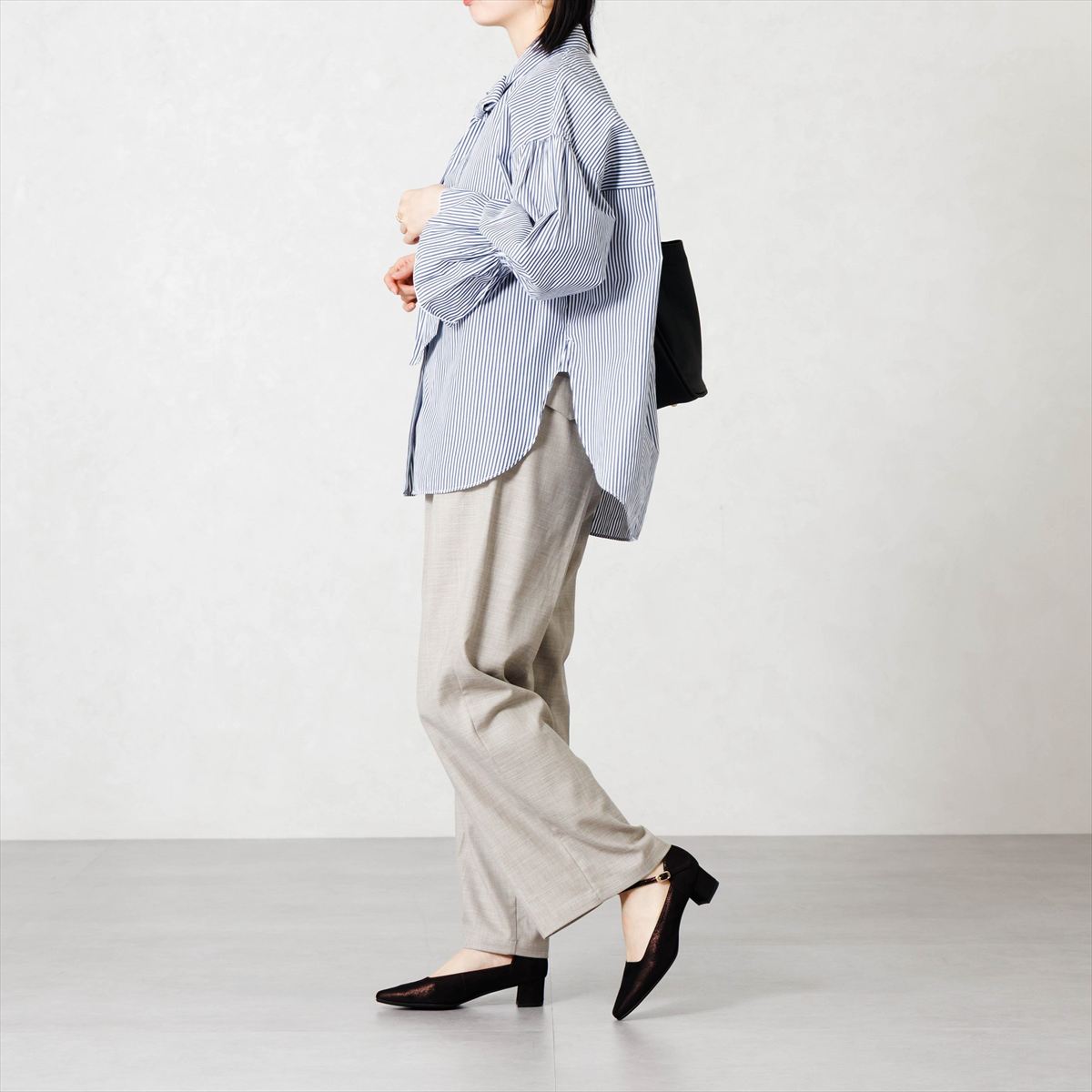 《予約/9月中旬入荷予定》【26AW】スクエアカットアンクルストラップパンプス/661328