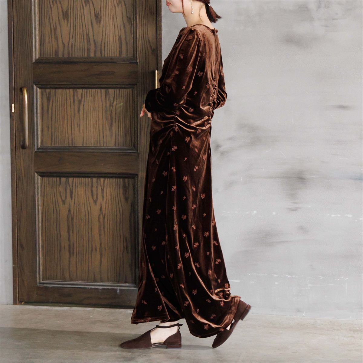 【26AW】Tストラップローヒールセパレートパンプス/661330