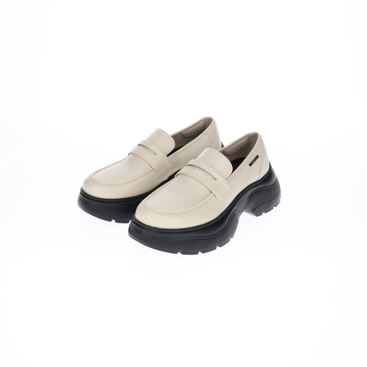 《予約/10月中旬入荷予定》【26AW】スポーティーソールローファー/661336