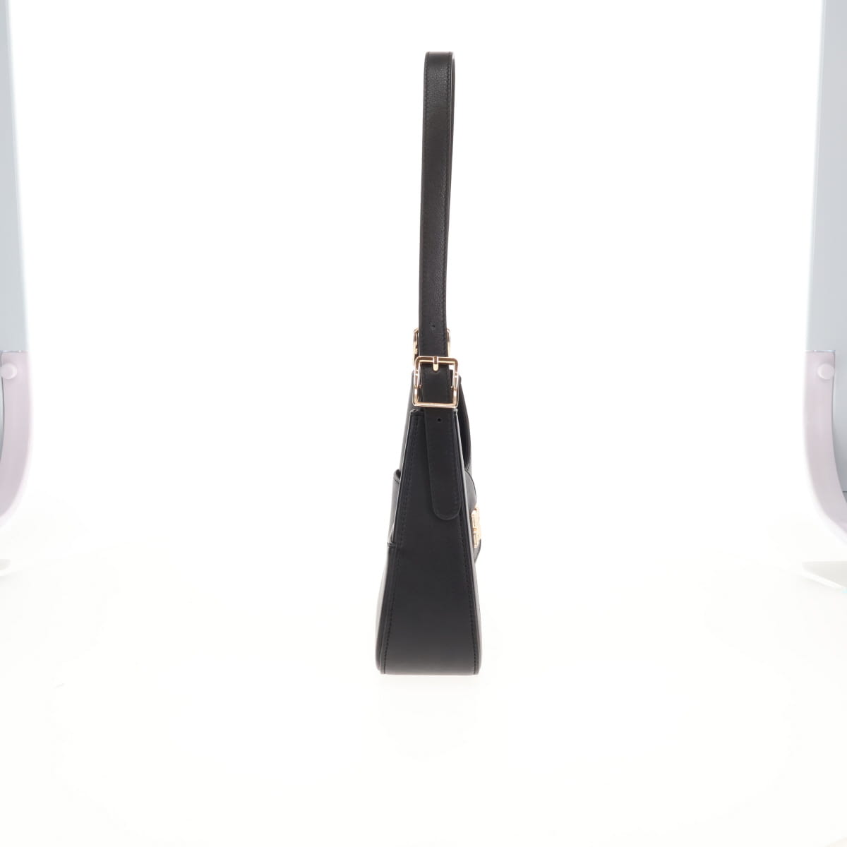 《予約/9月下旬入荷予定》【26AW】シグネチャーワンハンドルバッグ/661382