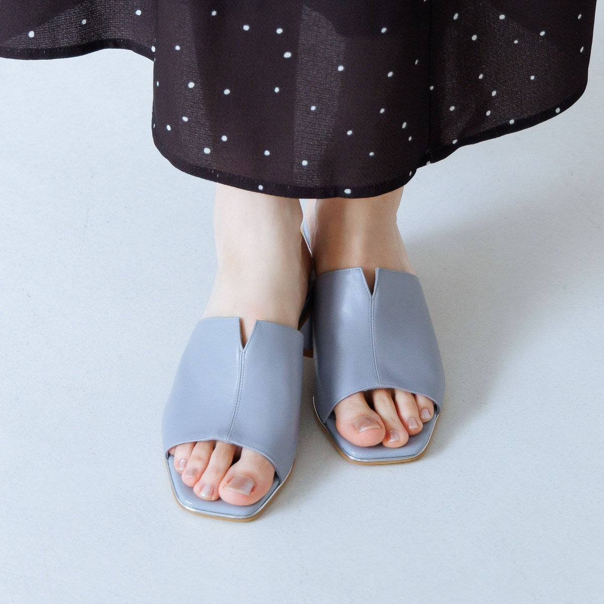 【SALE】【26SS】Vカットミュールサンダル/663202