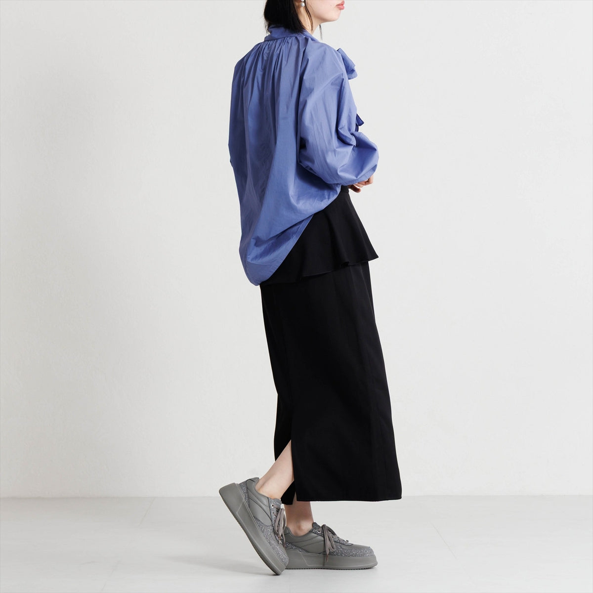 《一部予約/10月中旬入荷予定》【26AW】2WAYレース厚底コートソールスニーカー/667301