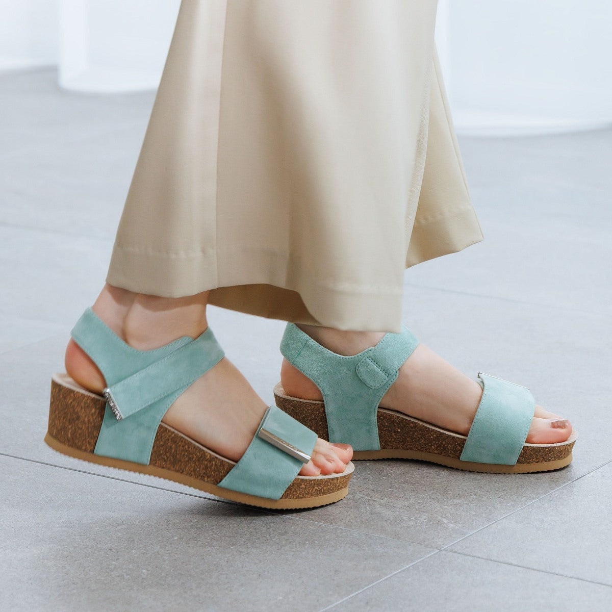 《一部予約/6月下旬入荷予定》【26SS】メタルパーツスポーツサンダル/661203
