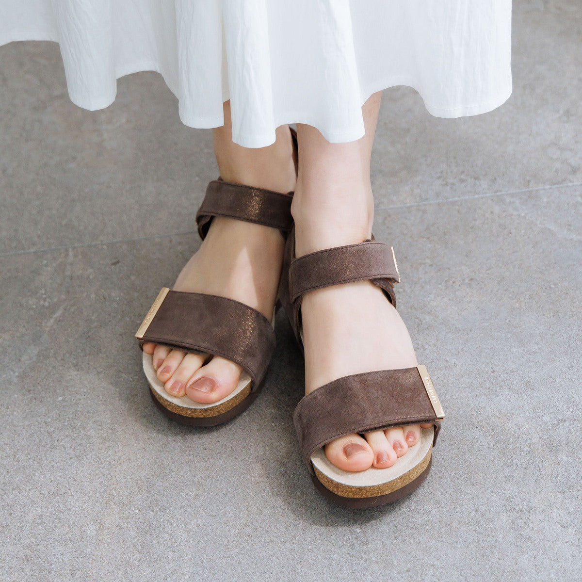 《一部予約/6月下旬入荷予定》【26SS】メタルパーツスポーツサンダル/661203