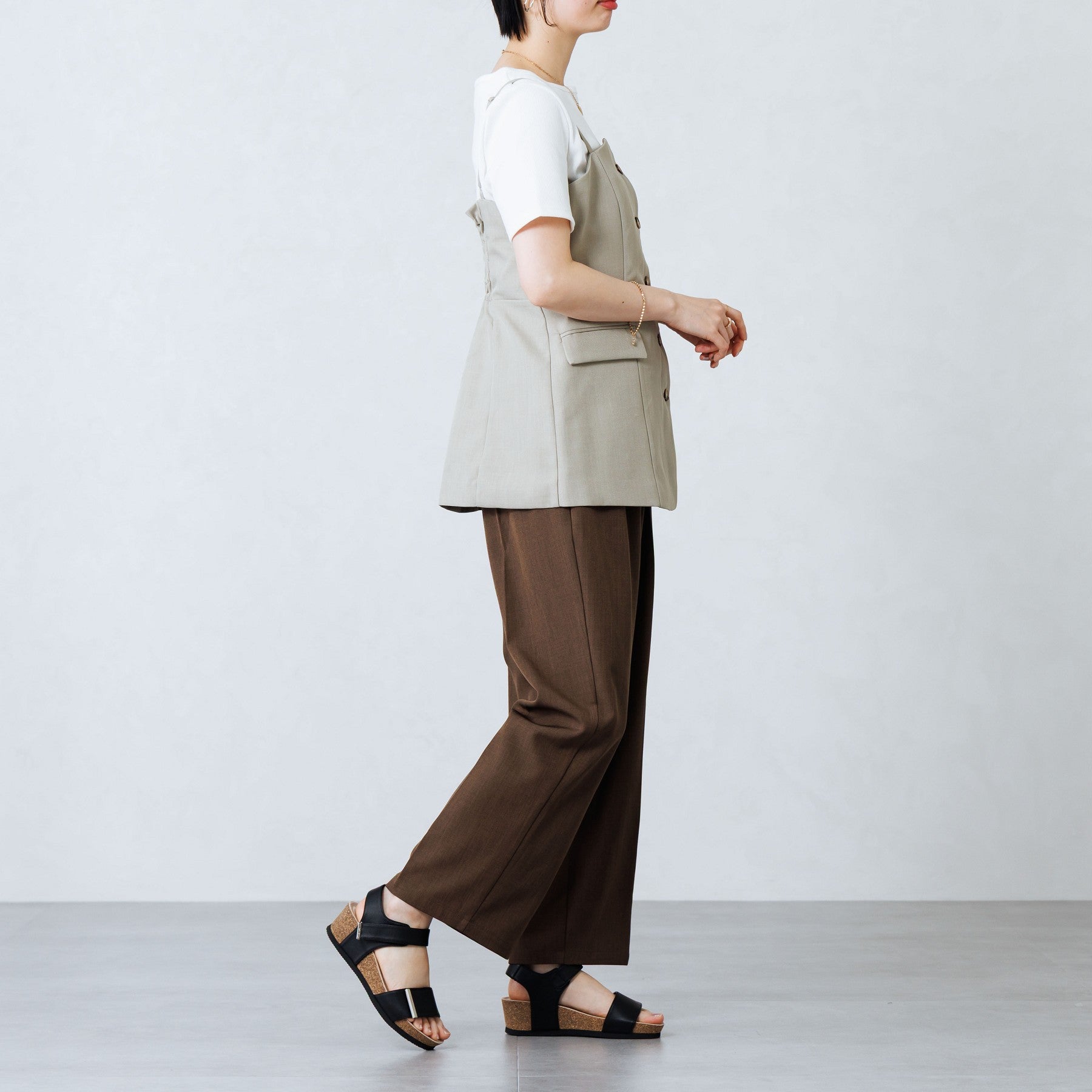 《一部予約/6月下旬入荷予定》【26SS】メタルパーツスポーツサンダル/661203