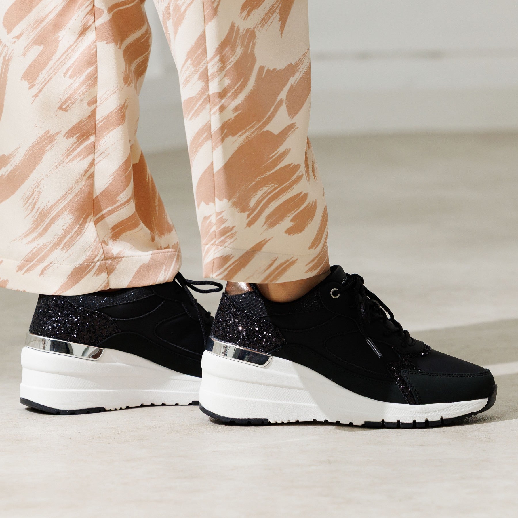 【26SS／WEB限定】6cm美脚ヒールアップスニーカー/640014
