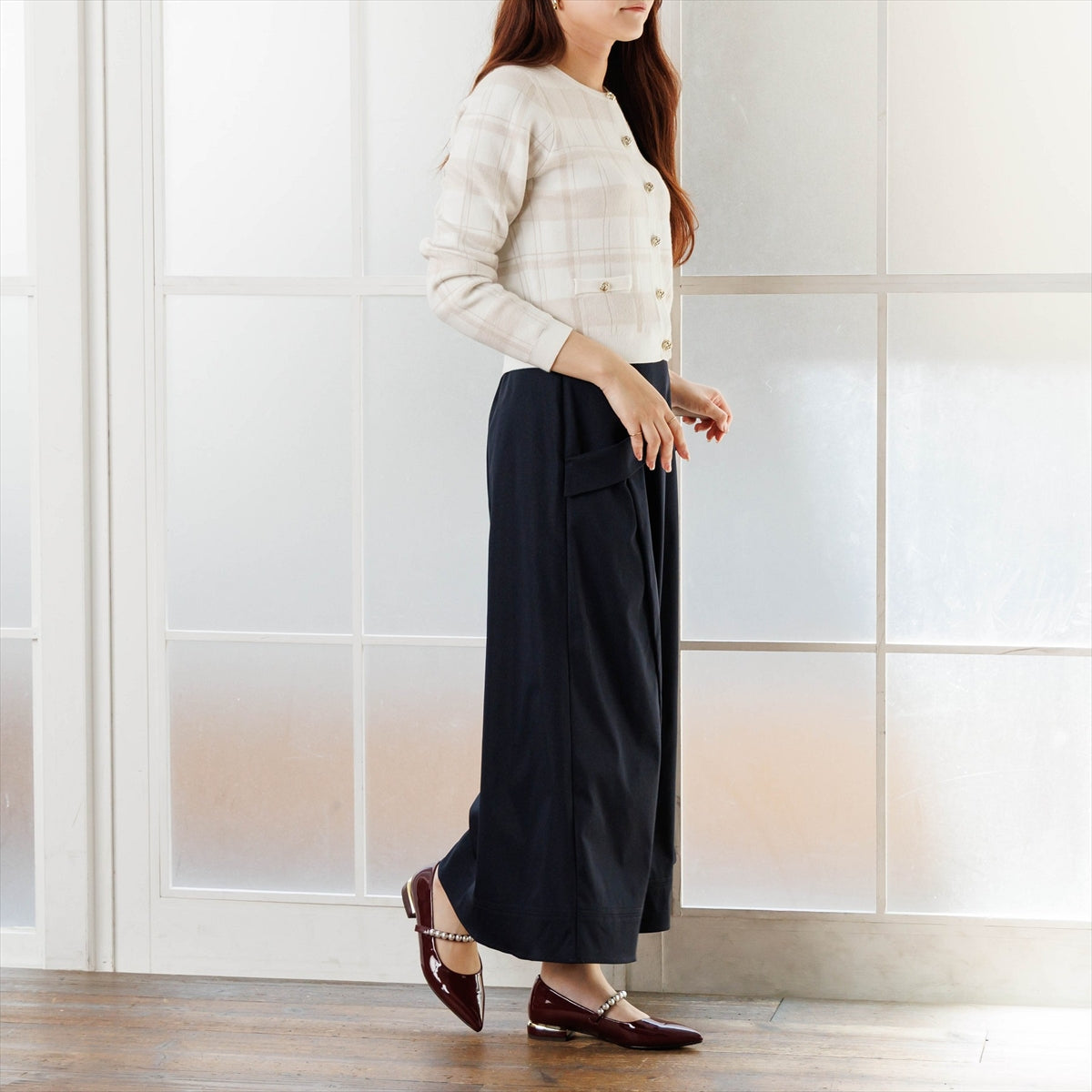 《予約／9月中旬入荷予定》【26AW】パールストラップパンプス/564304