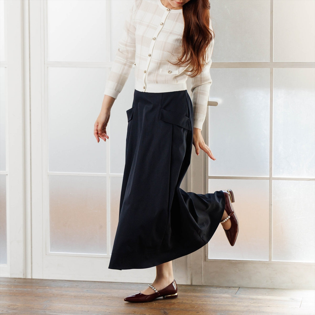 《予約／9月中旬入荷予定》【26AW】パールストラップパンプス/564304