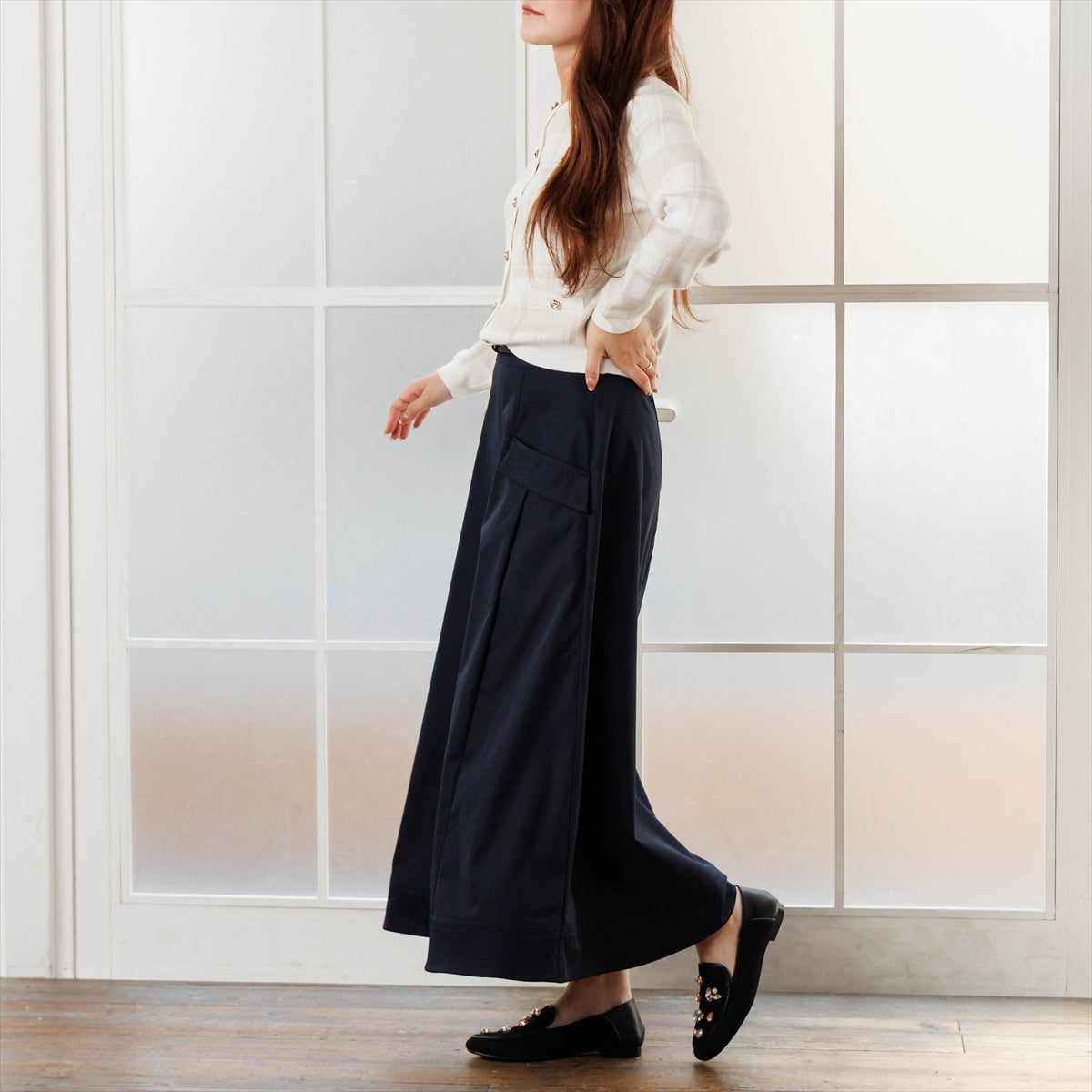 《予約／9月中旬入荷予定》【26AW】ビジューモチーフバブーシュローファー/564305