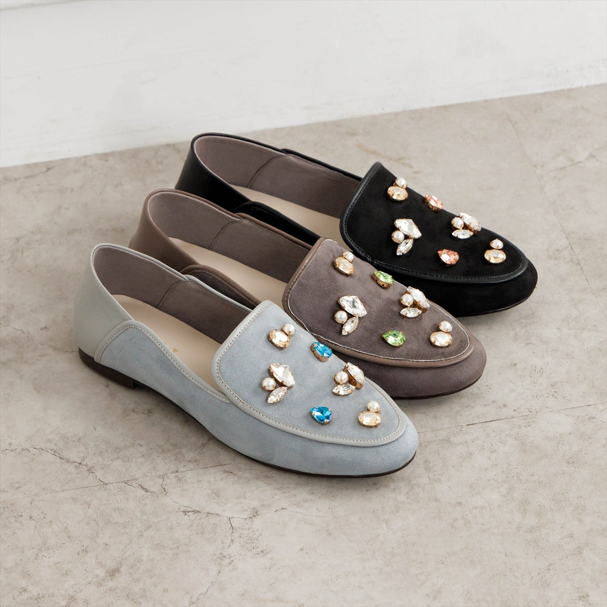 《予約／9月中旬入荷予定》【26AW】ビジューモチーフバブーシュローファー/564305