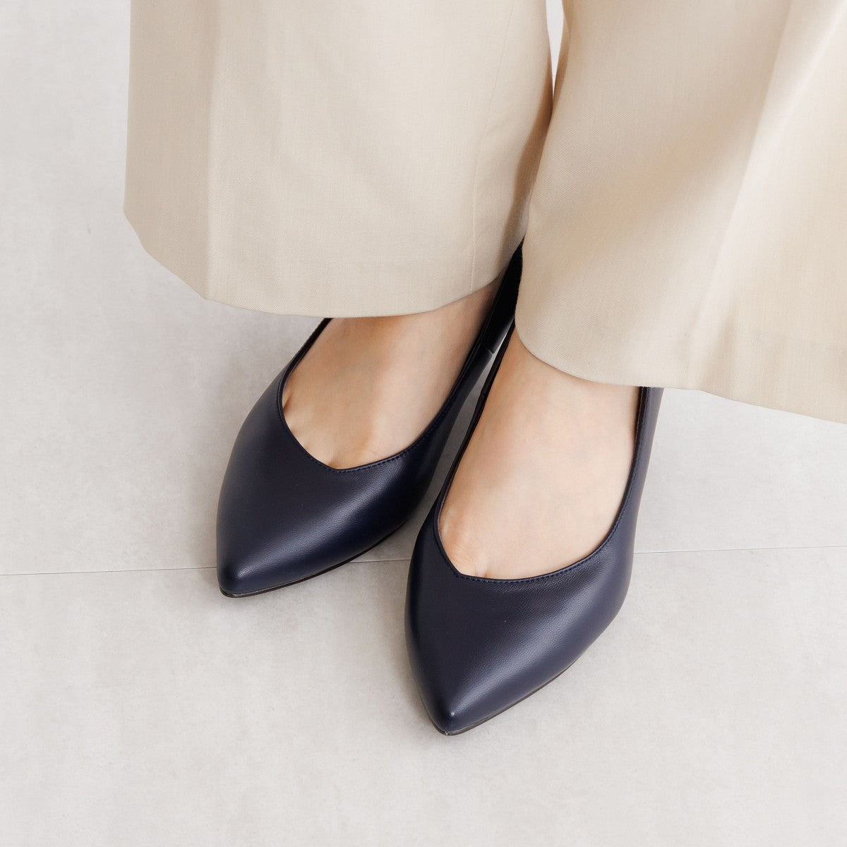 【WEB限定デザイン/再入荷】アシンメトリーポインテッドトゥパンプス/640002