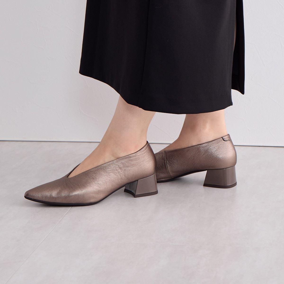 【SALE】Vカットブロックヒールパンプス/641309