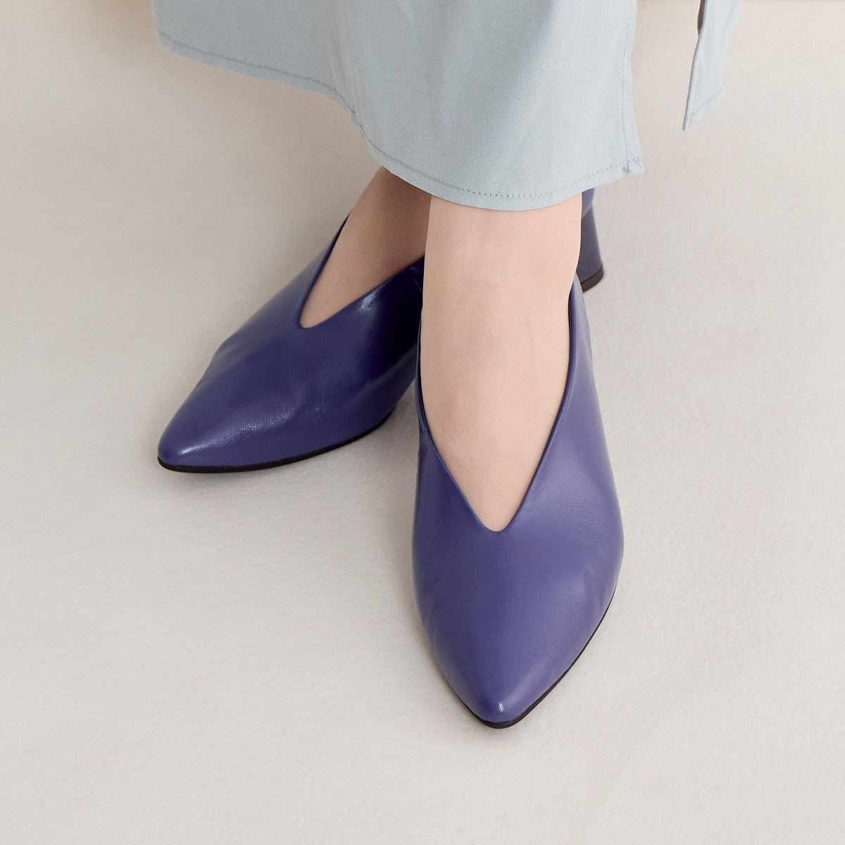 【SALE】Vカットブロックヒールパンプス/641309