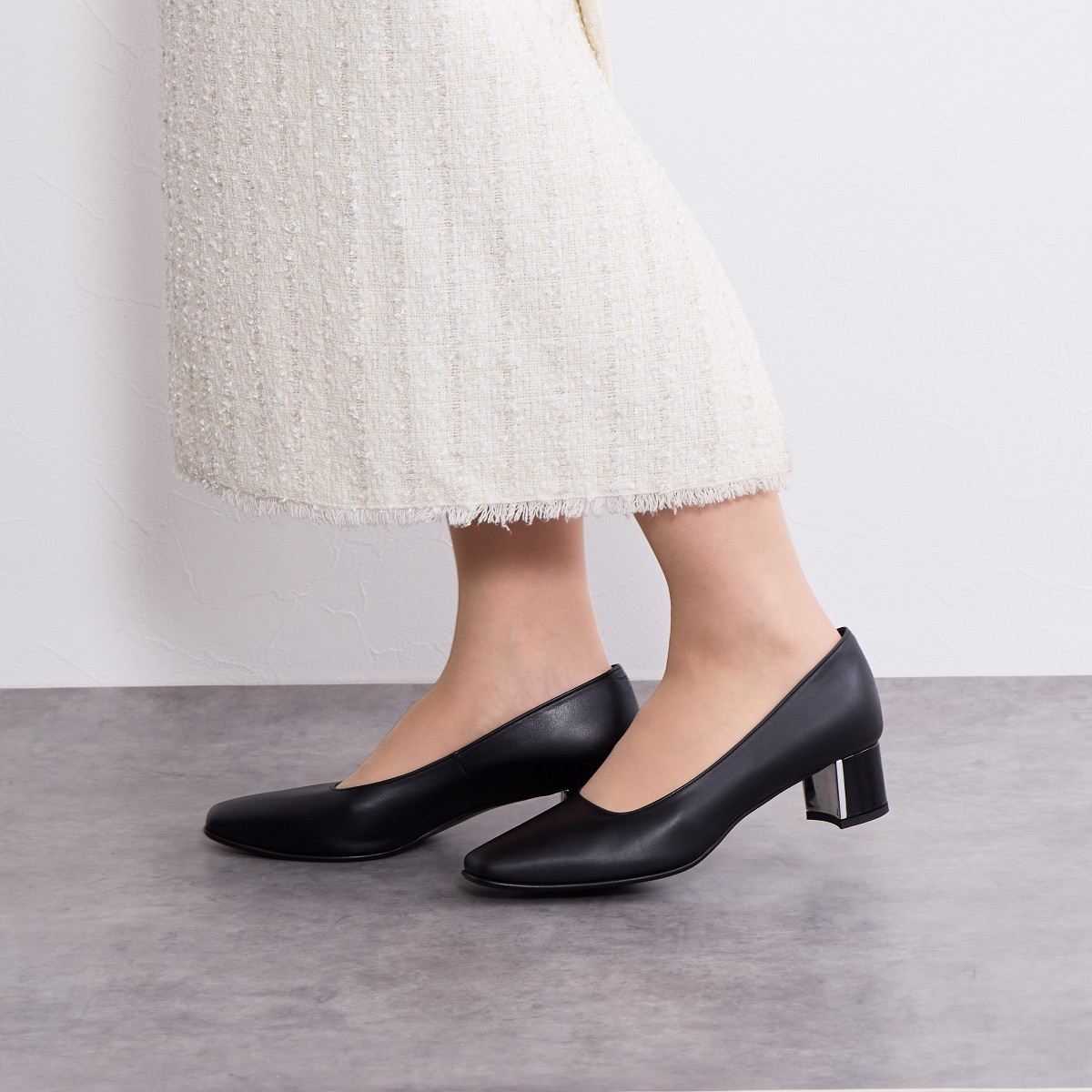 【SALE】スクエアトゥメタルプレートヒールパンプス/651112