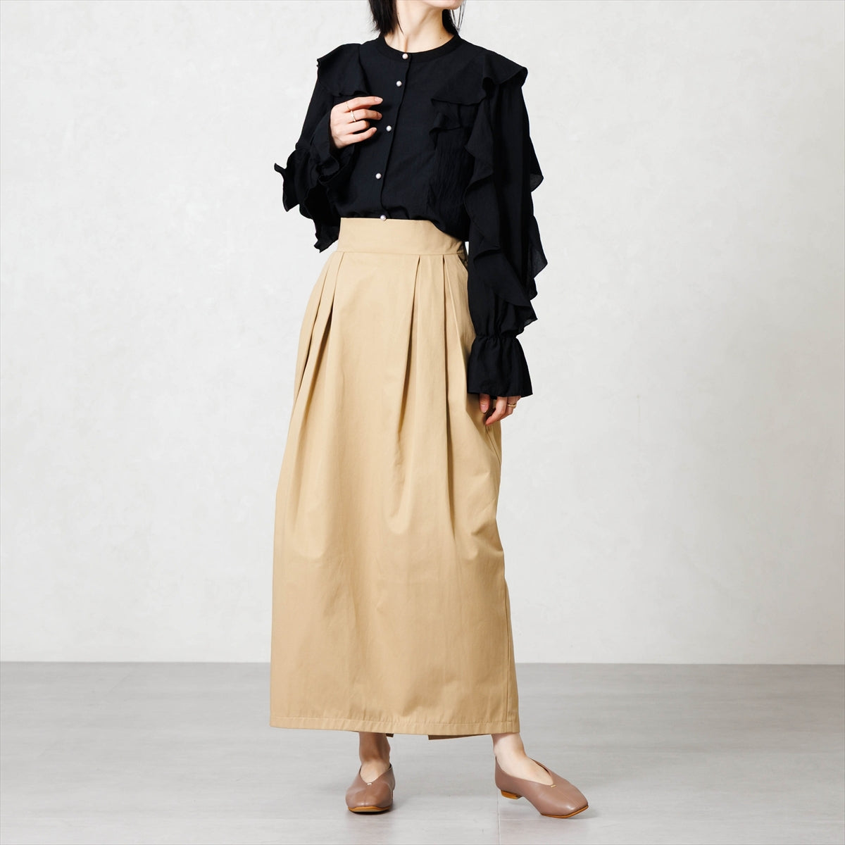 【26AW】メタルポイントフラットパンプス/651326