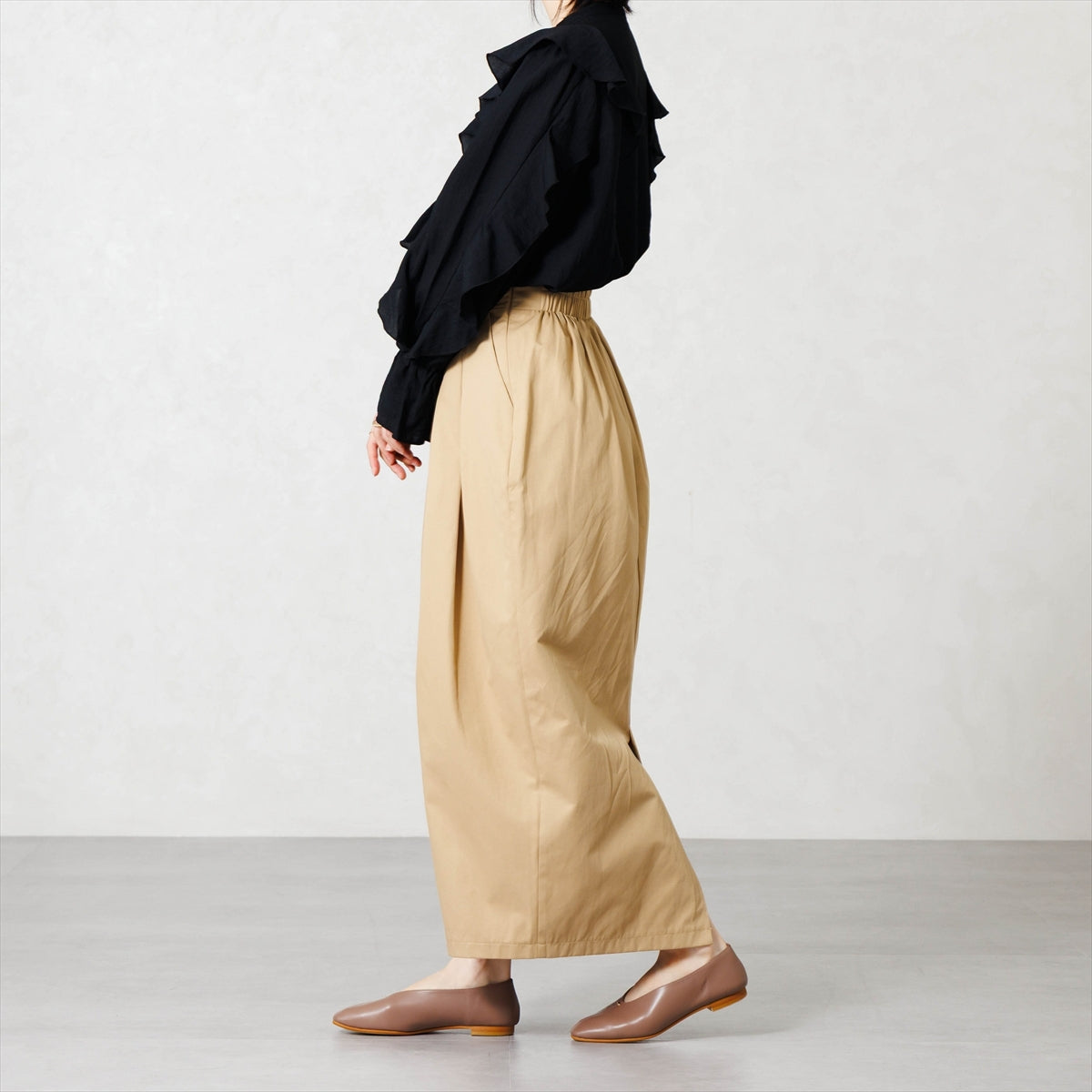 【26AW】メタルポイントフラットパンプス/651326