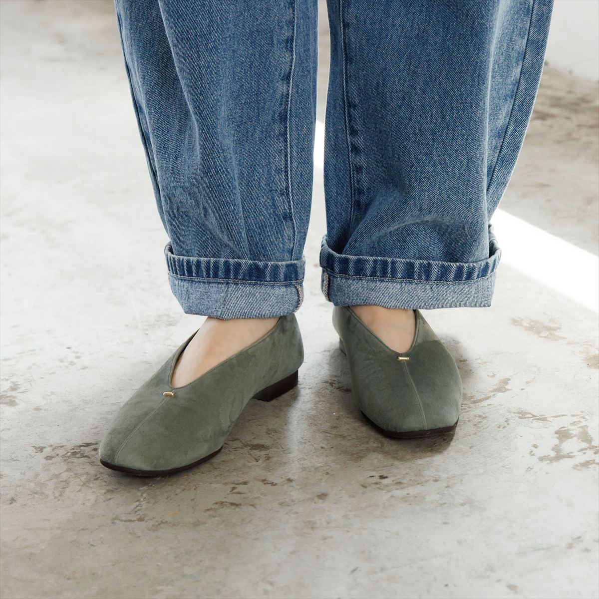 【26AW】メタルポイントフラットパンプス/651326