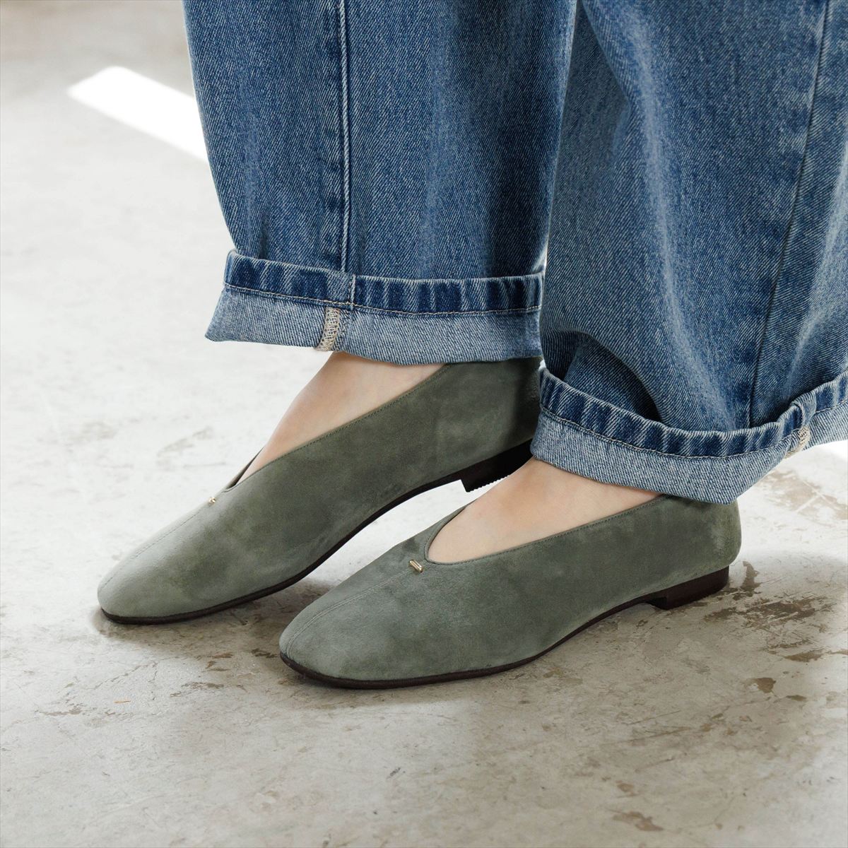 【26AW】メタルポイントフラットパンプス/651326