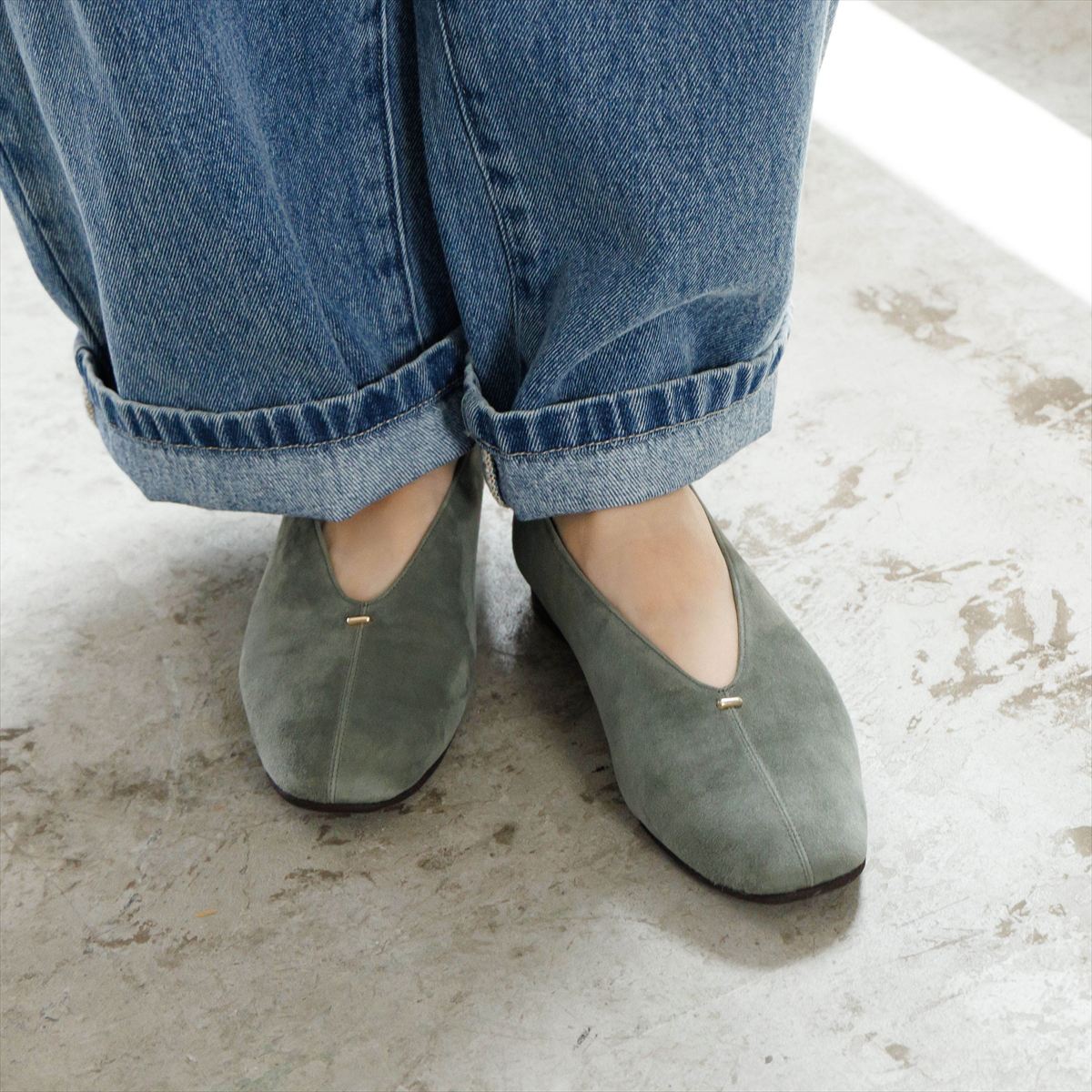 【26AW】メタルポイントフラットパンプス/651326